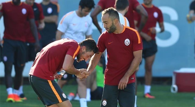 Sabri Sarıoğlu, Jan Olde Riekerink’in elini öptü!