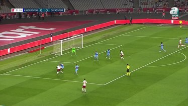Kayserispor - Sivasspor maçında kırmızı beyazlılar penaltı bekledi! İşte o pozisyon