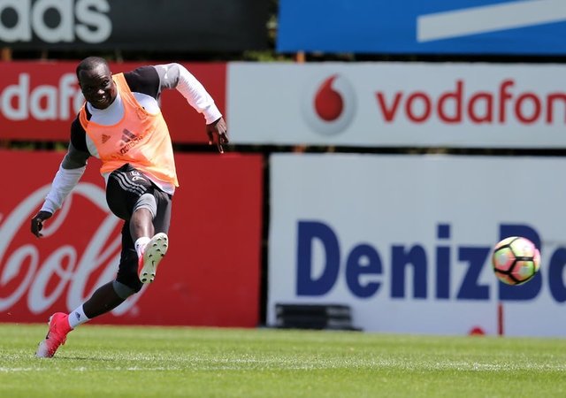 Fransa’daki Aboubakar zirvesinde neler yaşandı?