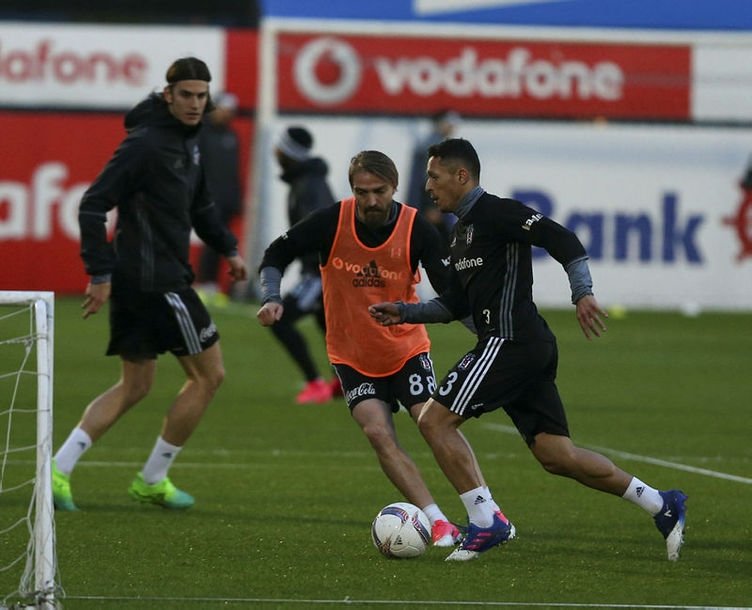 Caner Erkin’den flaş talep