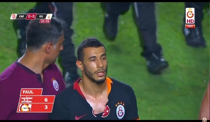 Club Africain - Galatasaray maçında olay! Bu adamlar normal değil