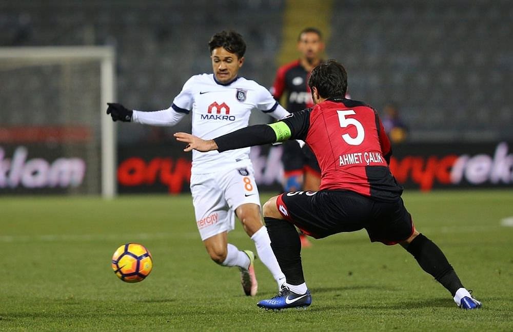 Galatasaray’da gelecek ve gidecek futbolcular