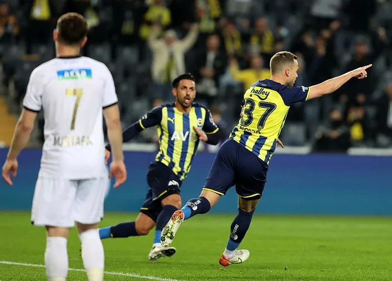 Fenerbahçe 2-0 Yeni Malatyaspor (MAÇ SONUCU-ÖZET) | F.Bahçe ilk devreyi galibiyetle kapattı! - 3