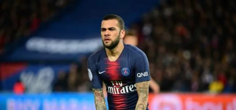 Dani Alves ülkesine döndü
