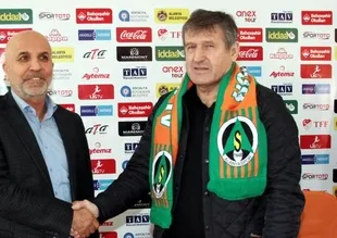 Saffet Susic siftah yapıyor