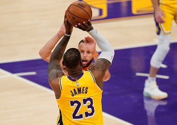 NBA'de Lakers play-off'a kaldı!