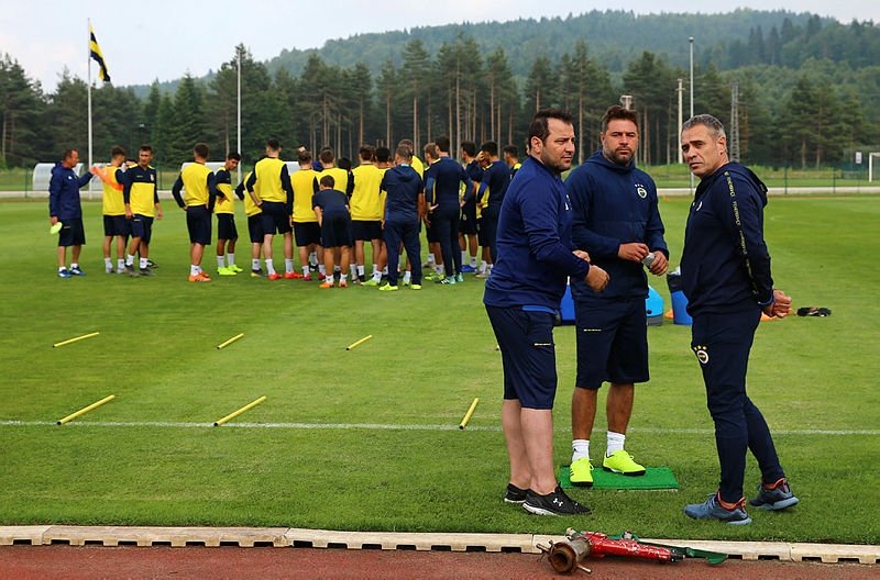 Fenerbahçe’yi üzen açıklama: Kalıyorum!