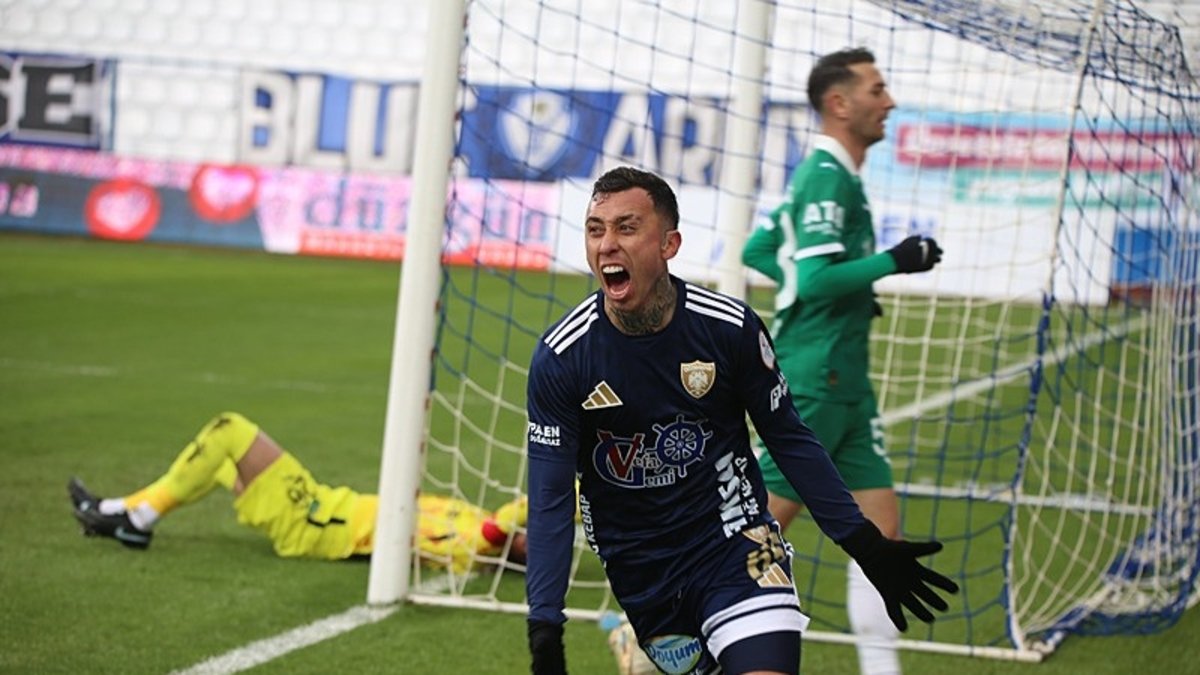 Erzurumspor FK sahasında Iğdır FK'ya karşı geriden gelip kazandı!