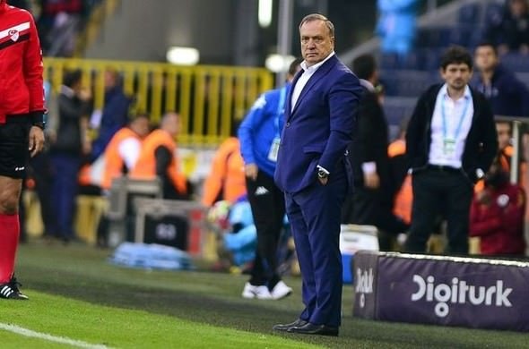Advocaat’ın Emenike yorumu: Ne yaptığı umurumda değil