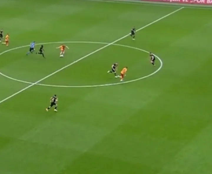 Galatasaray'ın ilk golünde ofsayt var mı? İşte o pozisyon - 2