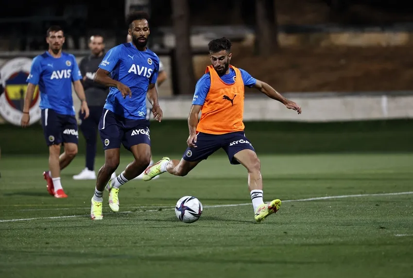 Fenerbahçe'de Diego Rossi ilk antrenmanına çıktı - 1