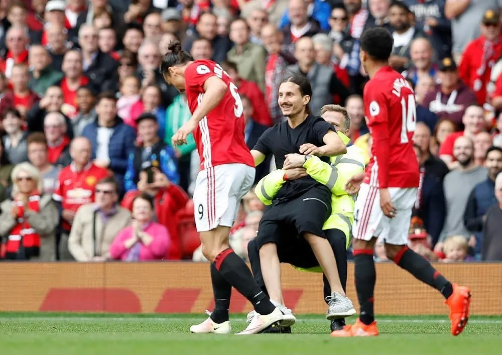 İbrahimovic'in benzeri sahaya daldı - 1