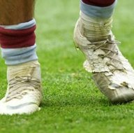 Paramparça kramponlarla Premier Lig’e...