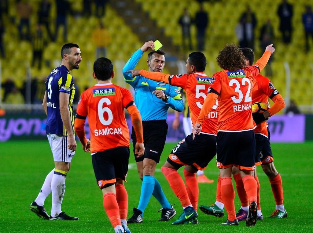 Fenerbahçe-Adanaspor karşılaşmasından kareler