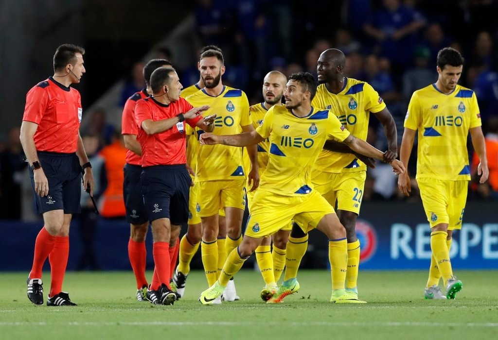 Alex Telles’ten Cüneyt Çakır’a şok tepki..