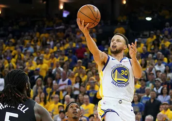 Curry play-off'lara rekorla başladı