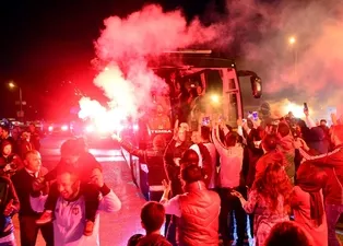 Beşiktaş meşalelerle karşılandı