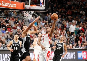 Rockets, deplasman serisine galibiyetle başladı