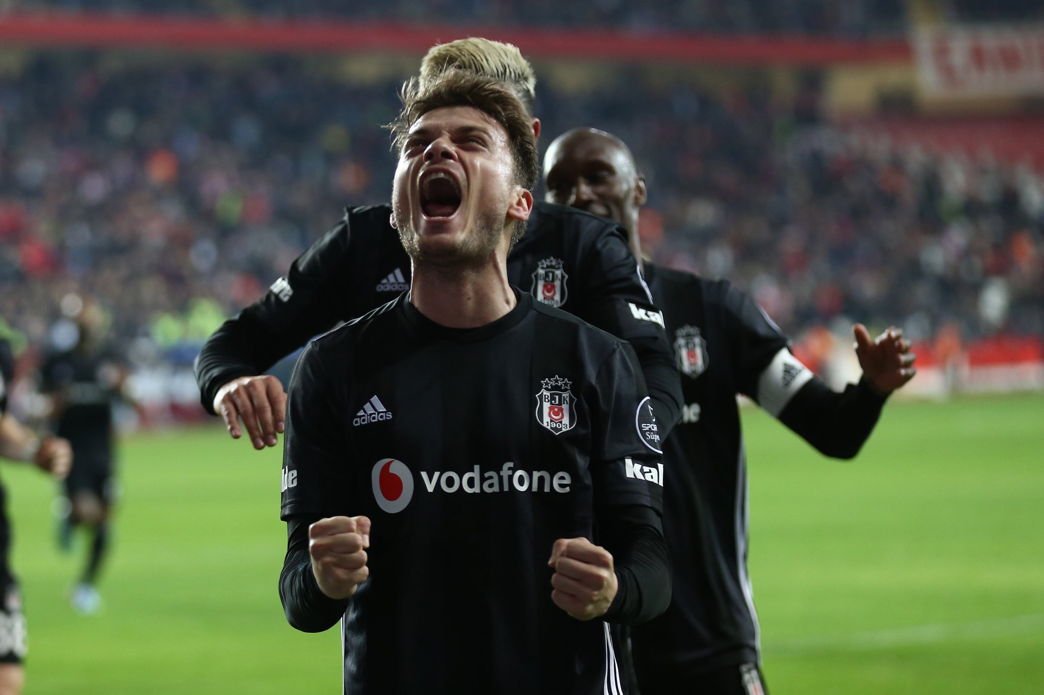 Adem Ljajic’te mutlu son