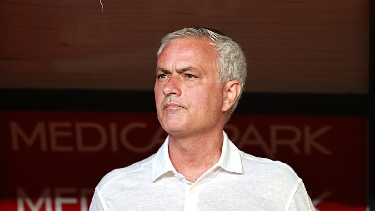 TRANSFER HABERLERİ | Fenerbahçe'den Mourinho tedbiri! İki kurt hoca için teklif hazırlığı TRANSFER HABERLERİ | Fenerbahçe'den Mourinho tedbiri! İki kurt hoca için teklif hazırlığı