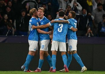 Napoli Sporting'i devirdi!