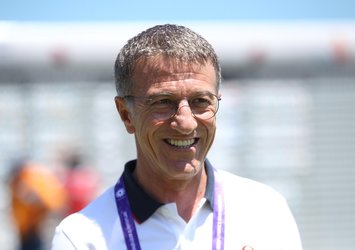 Ahmet Ağaoğlu'na tam destek