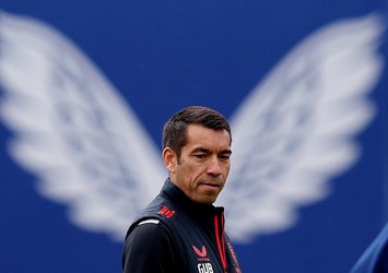 Bronckhorst geldi 7 futbolcu gidiyor! Ayrılık listesi belli oldu