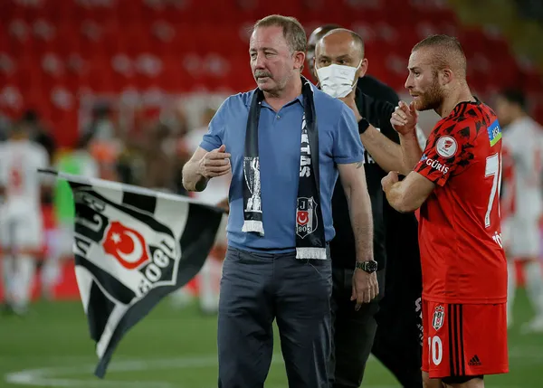 Son dakika transfer haberi: Beşiktaş'ta mutlu son! Atiba Hutchinson ve Gökhan Töre ile sözleşme yenileniyor! - 1