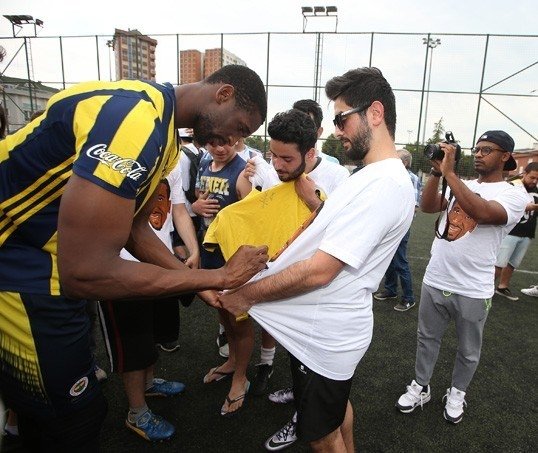 Ekpe Udoh kaleye geçti
