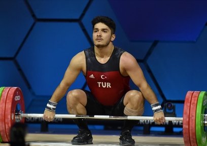 Muhammed Furkan Özbek’ten 3 madalya birden!