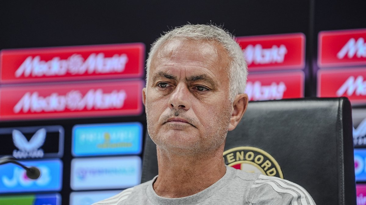 Fenerbahçe Teknik Direktörü Jose Mourinho ve Milan Skriniar açıklamalarda bulundu Fenerbahçe Teknik Direktörü Jose Mourinho ve Milan Skriniar açıklamalarda bulundu