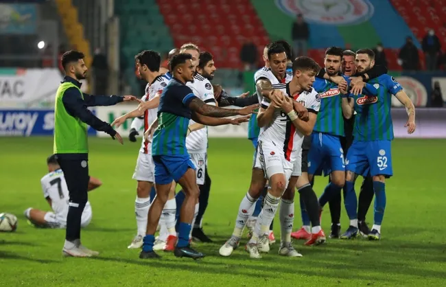 Rizespor - Beşiktaş maçında ortalık karıştı! Gökhan Gönül ve Montero kırmızı kart gördü - 2