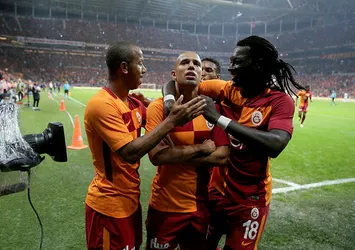 Ndiaye, Feghouli ve Gomis'e özel pankart