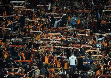 TT Stadı'nda sarı kırmızı şov