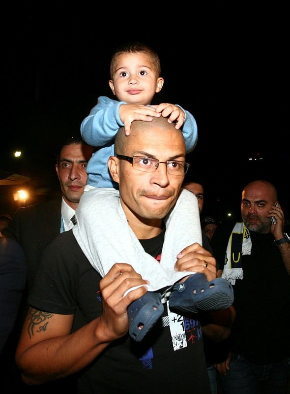 Alex de Souza, Fenerbahçe’ye dönecek mi?