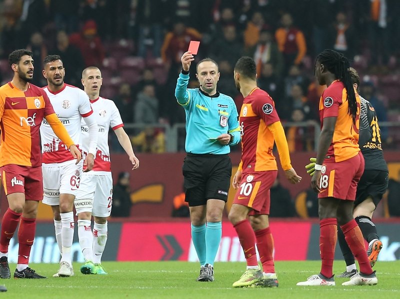 Barış Şimşek hakemliği bıraktı