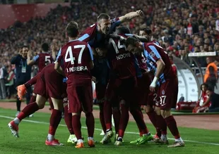 Trabzonspor deplasmanda Antalyaspor'u yıktı