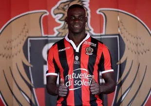 Balotelli bir yıl daha Nice'te