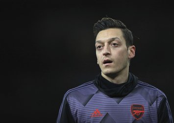 Takım arkadaşından Mesut Özil'e destek!
