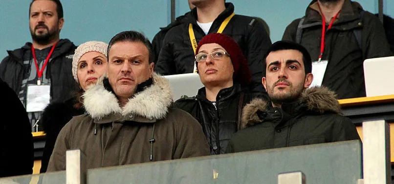 Alpay Özalan'dan genç oyunculara yakın markaj