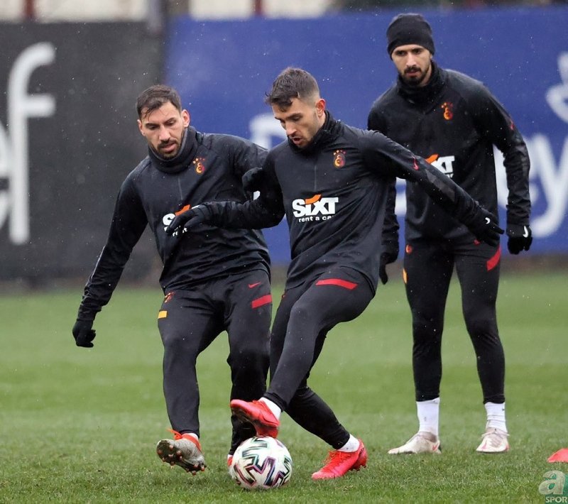 Süper Lig’de sahne devlerin! İşte Beşiktaş - Galatasaray derbisinin 11’leri