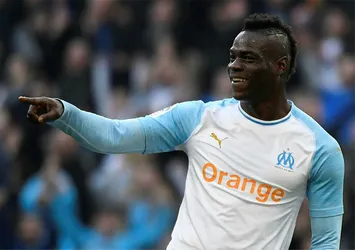 Mitroglou’nun derdi Balotelli