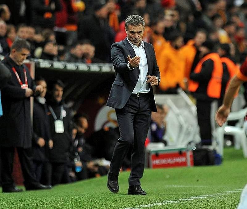 Ersun Yanal neşteri vurdu