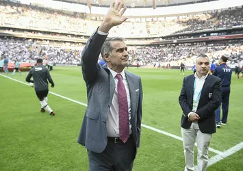 Tribünlerden Şenol Güneş’e büyük destek