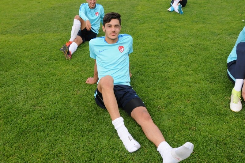 Iste Galatasaray In Yeni Yildizi Ozan Kabak Sayfa 1 Galatasaray 23 Kasim 2020 Pazartesi