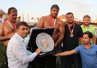 Başpehlivan Kara'dan çifte zafer