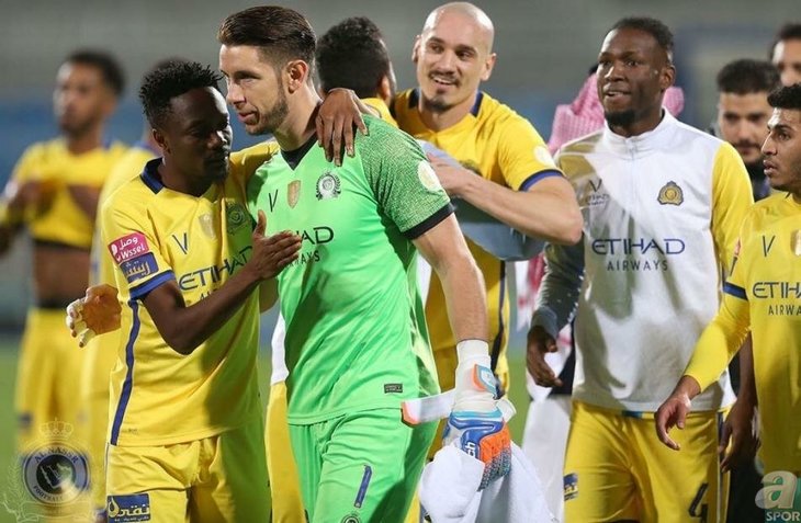 Fatih Terim neşteri vurdu! Tam 14 isim