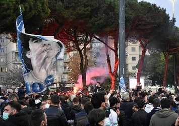 Napoli kenti Maradona'yı unutmadı!