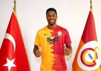 Donk 1 yıl daha G.Saray'da! KAP'a bildirildi...