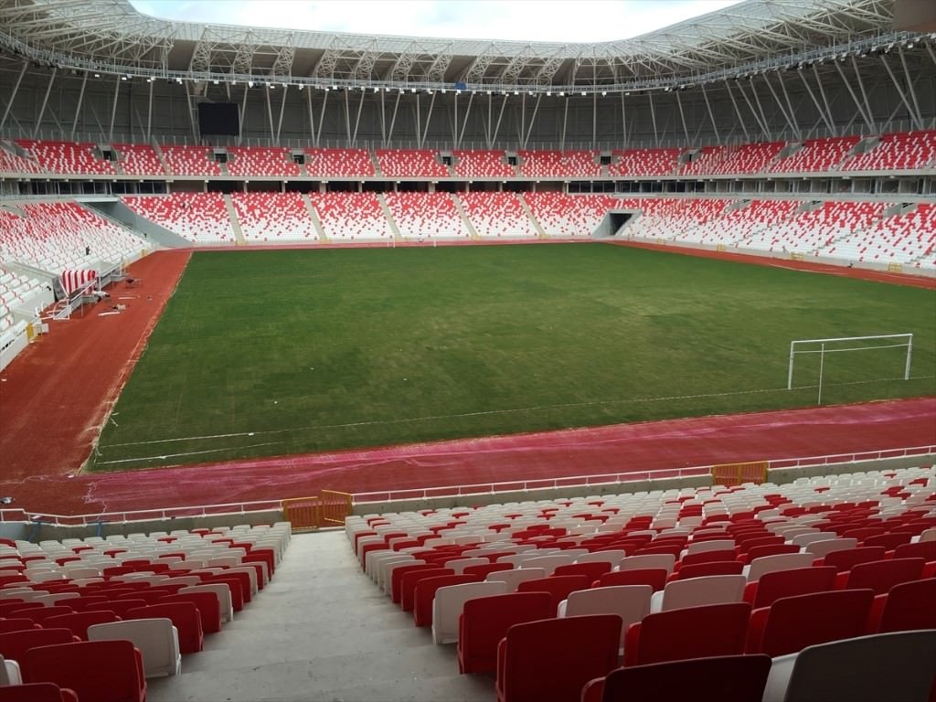 Sivas ve Eskişehir stadyumlarında sona yaklaşıldı